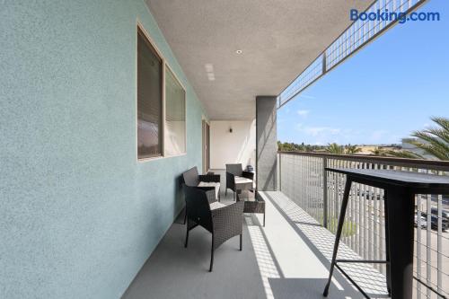 Luxury 3BR Marina Retreat Apt| Pool, Jacuzzi & Gym