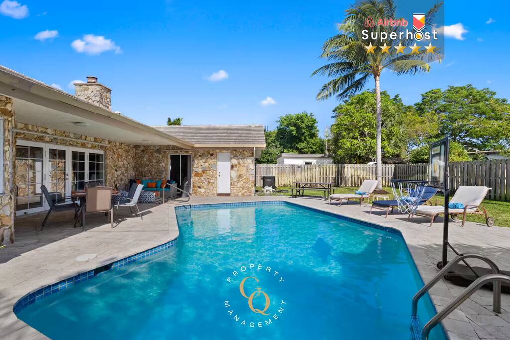 Super Cozy Pool House Near Beach!