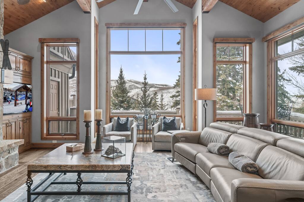 Luxury 4BR in Deer Valley | Steps to Hiking+Skiing