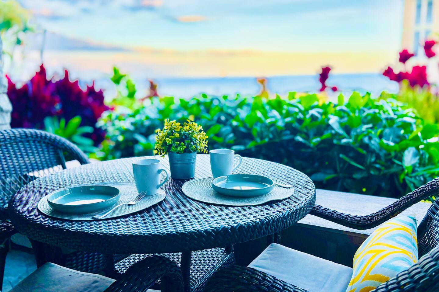 Luxury couple’s retreat w ocean view/AC/king bed