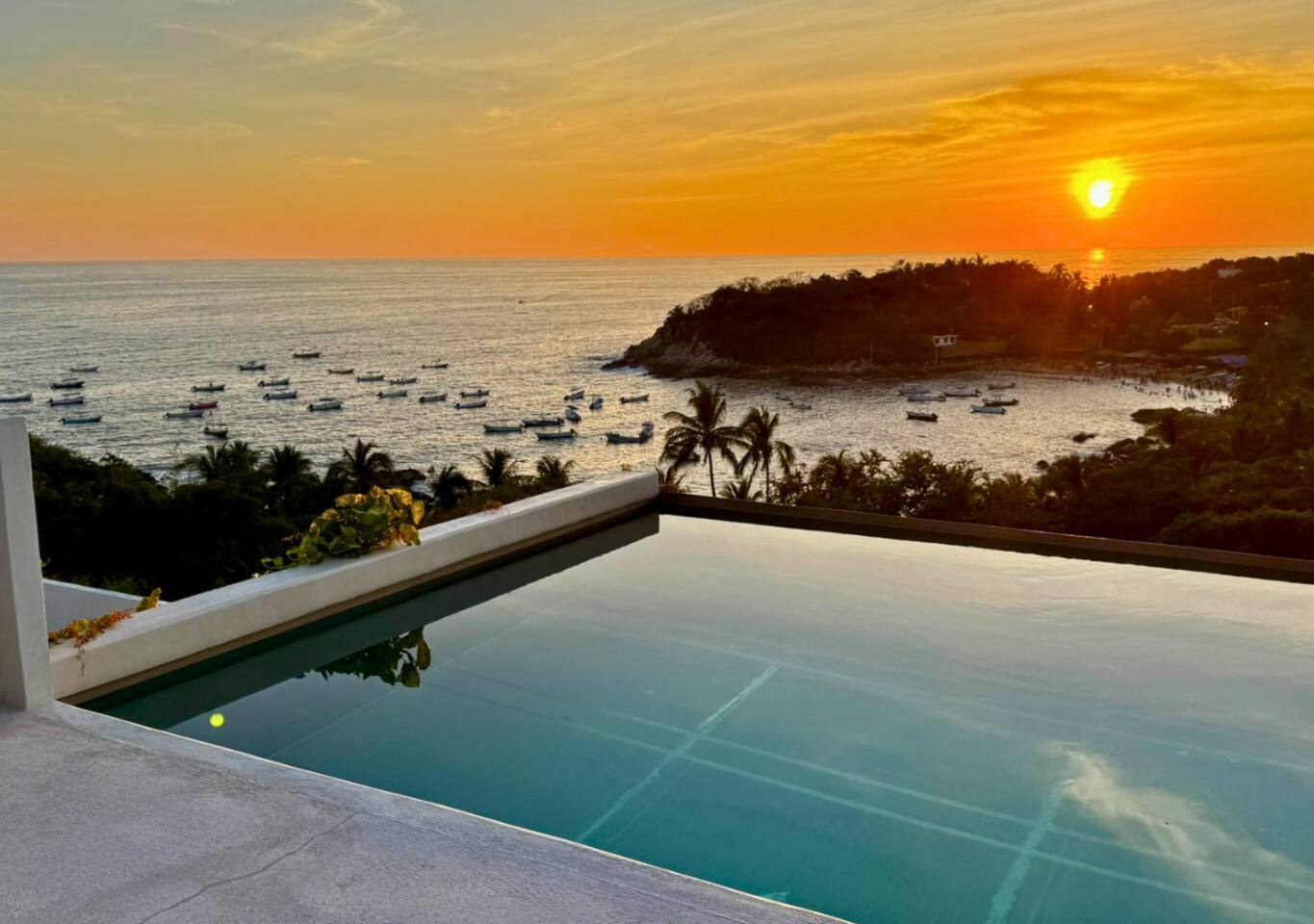 Casa Cascada | Oceanfront Room with Private Patio