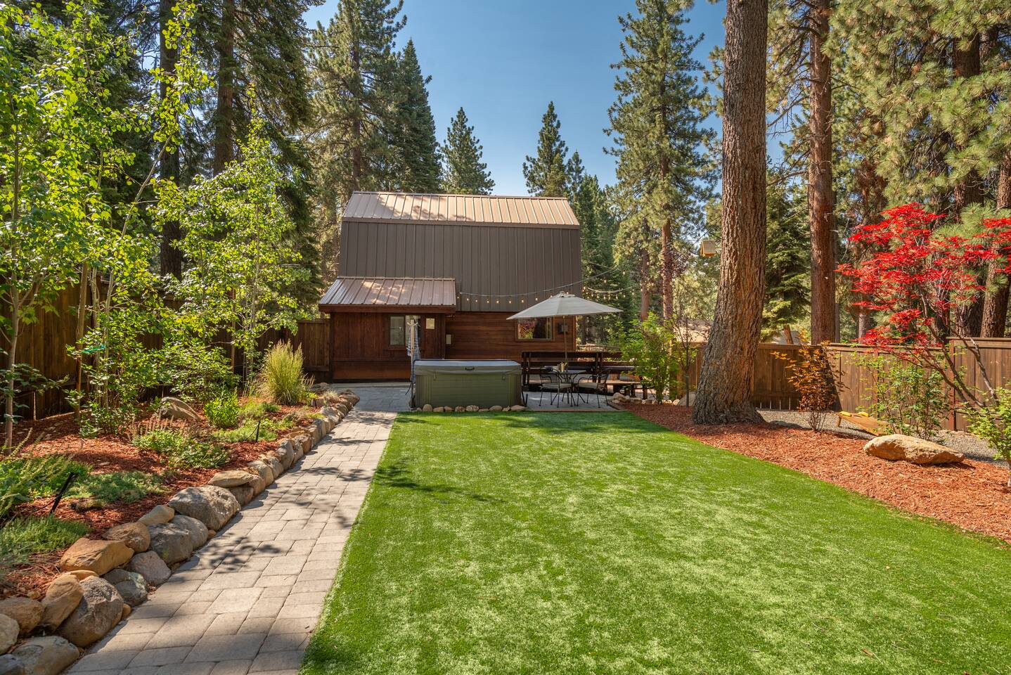 Updated 1940s Cabin -Fenced, NEW Hot Tub, Walkable