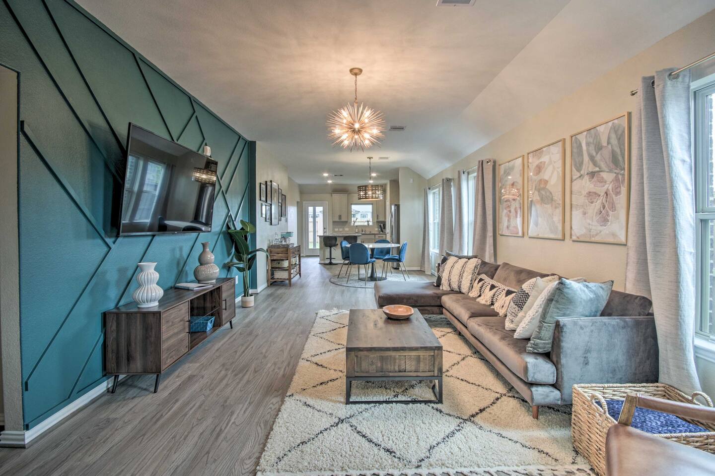 Pet & Kid friendly, King bd, Lg Yard *Specials