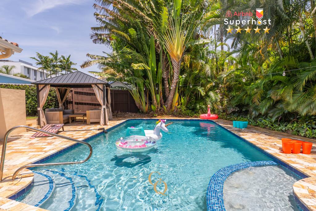 Tropical Home W/ Pool & Games!