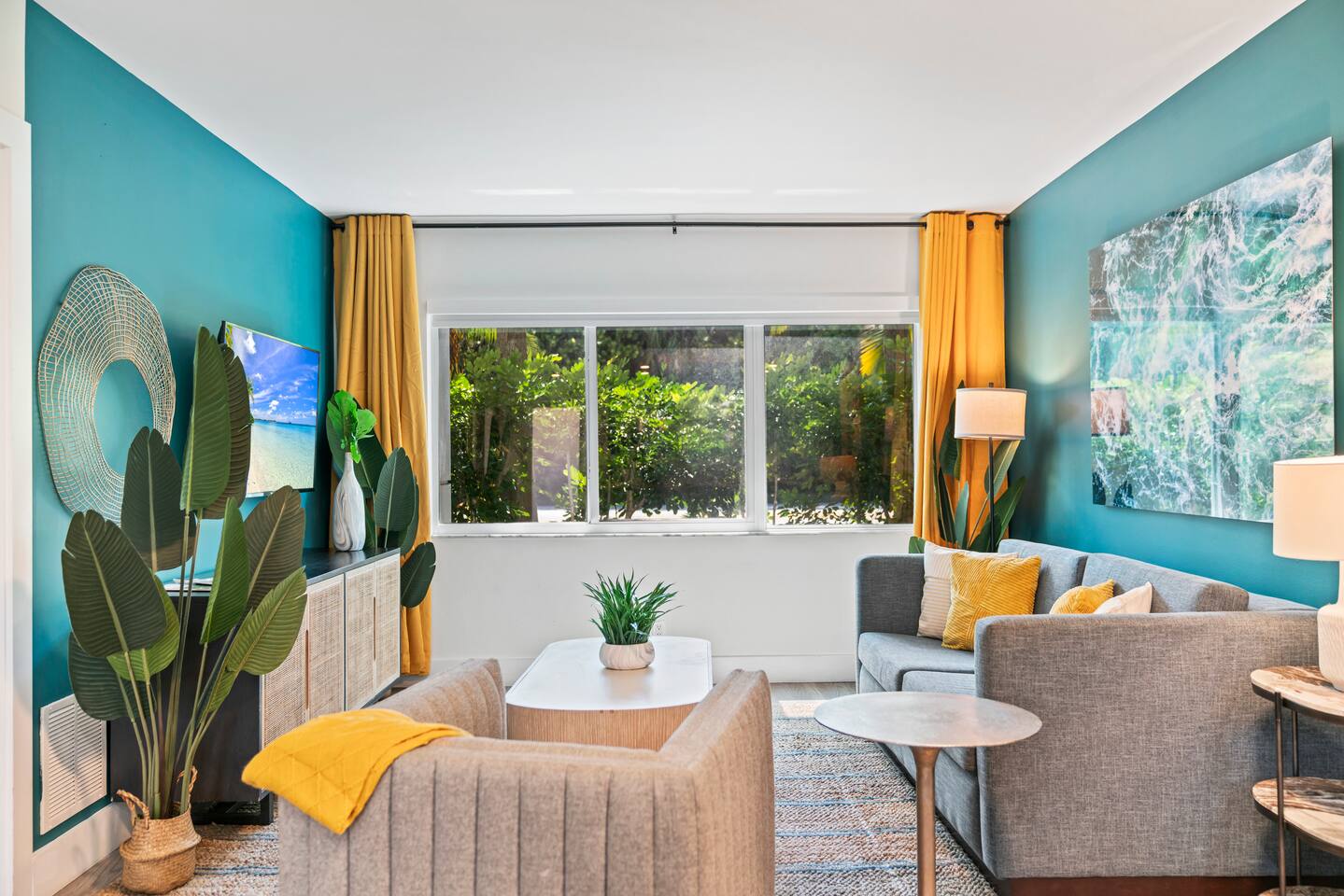 {La Belle Mer} ~ Steps to Beach & No Fees!