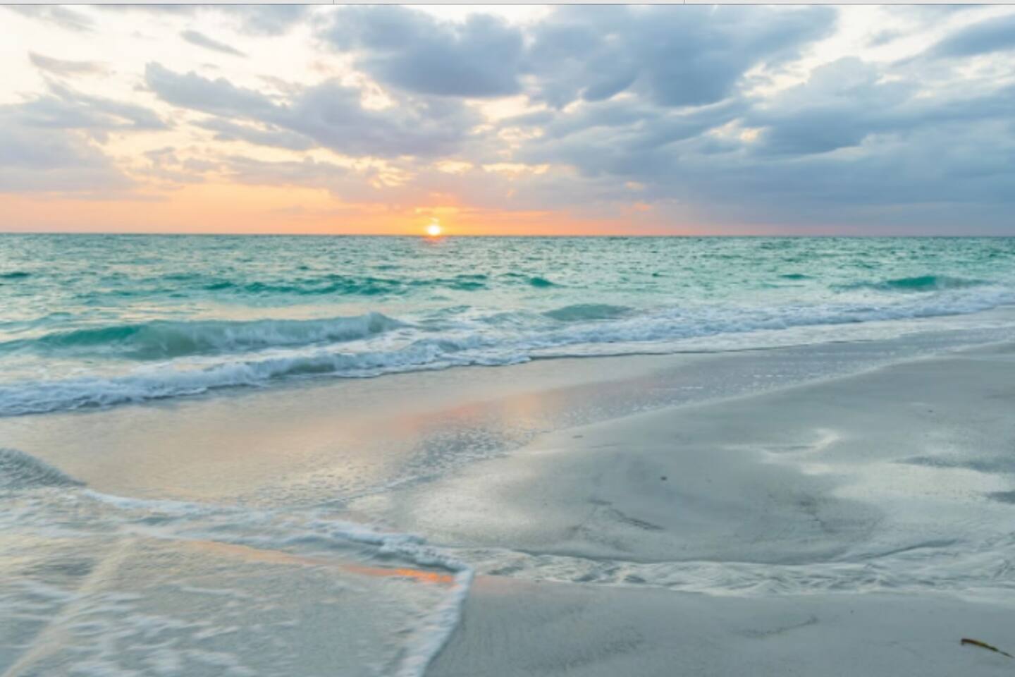 {Ocean Crest} ~Beachside ~ No Fees ~ King Suite