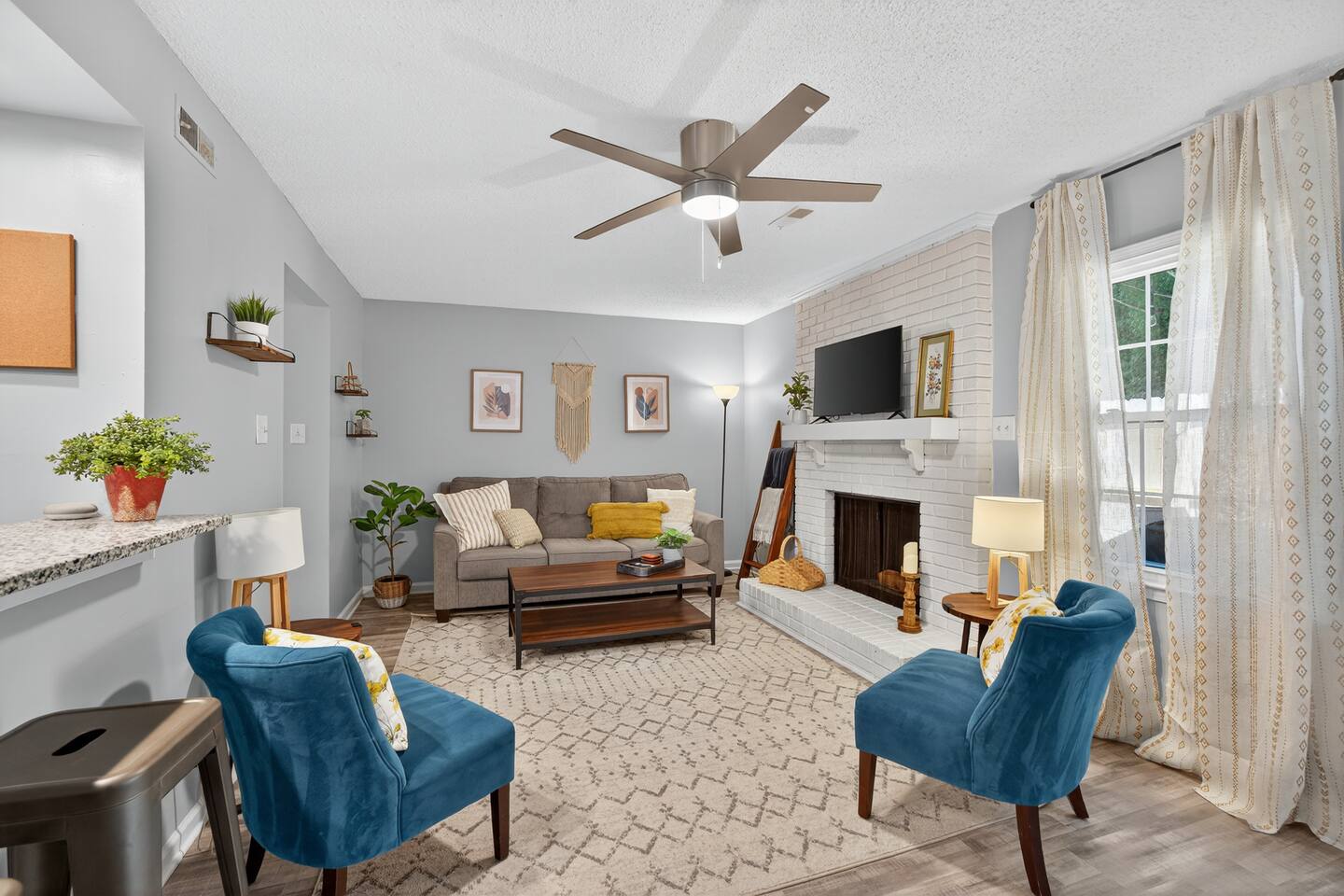 Modern Townhome-Prime Location in GSO