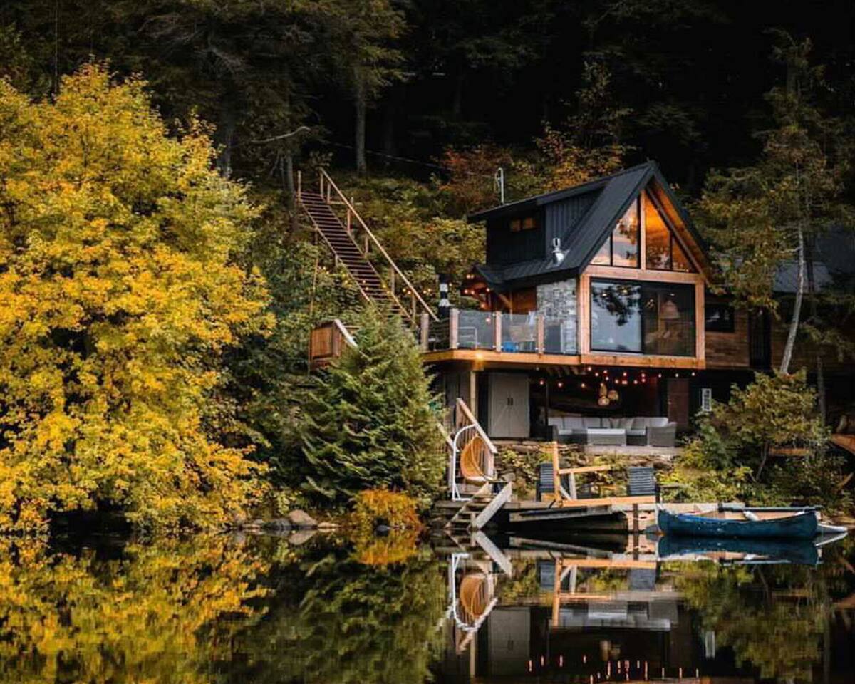 The Water’s Edge * * Unique Muskoka Treehouse * * - Holiday Home