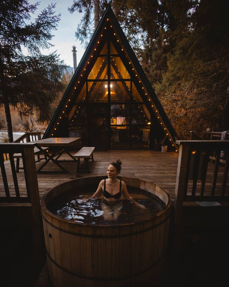 Coal Creek A-frame at Mt. Rainier - River hot tub