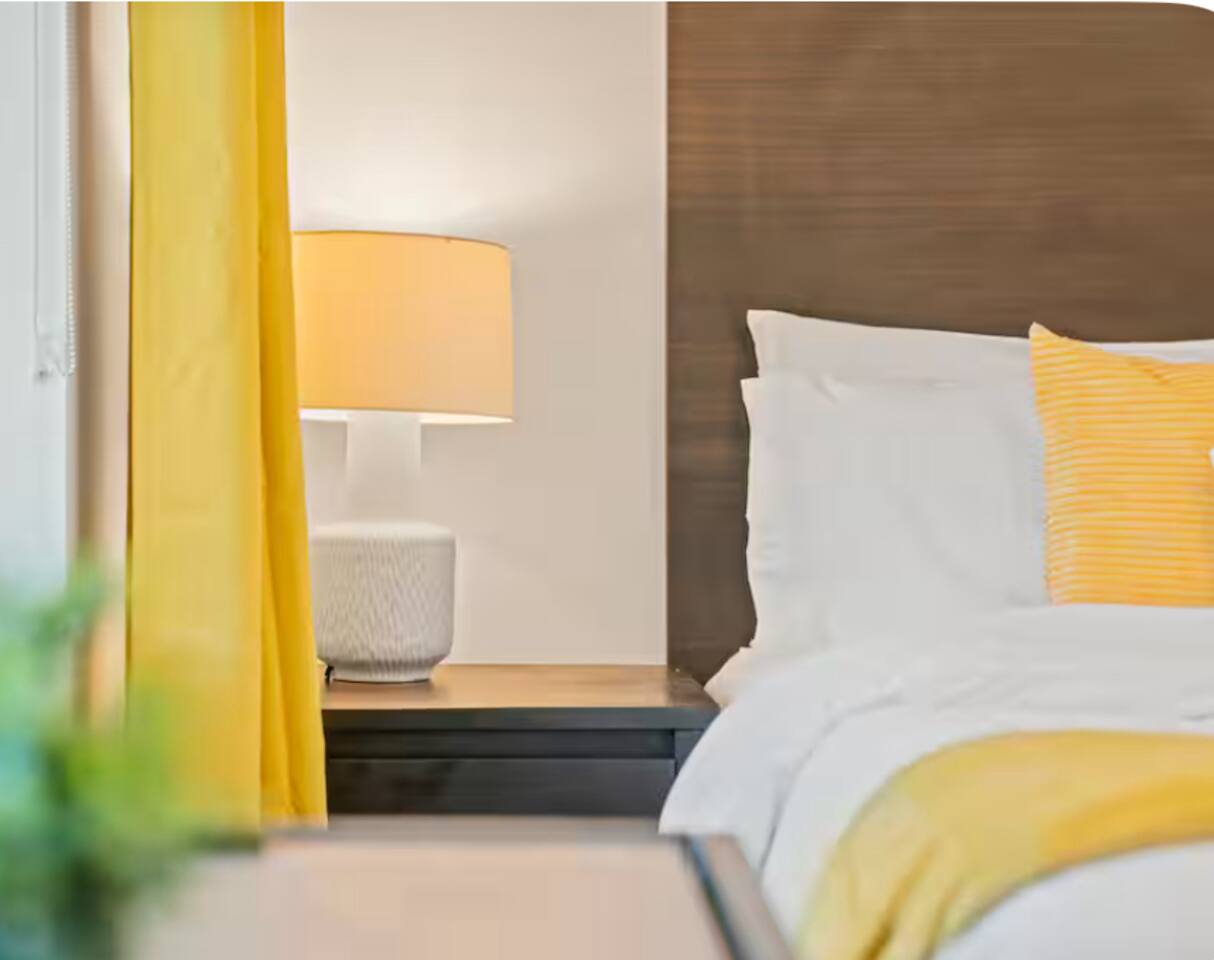 {Beach Breeze} ~No Fees ~ Beachside ~ King Suite