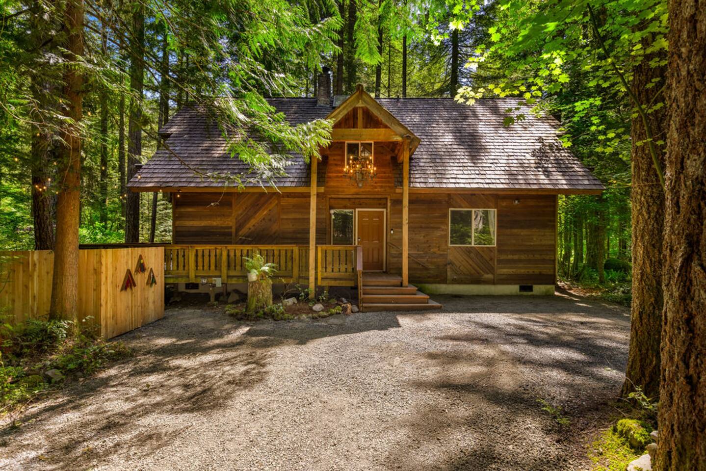 The Rustic Chandelier | hot tub | dogs okay