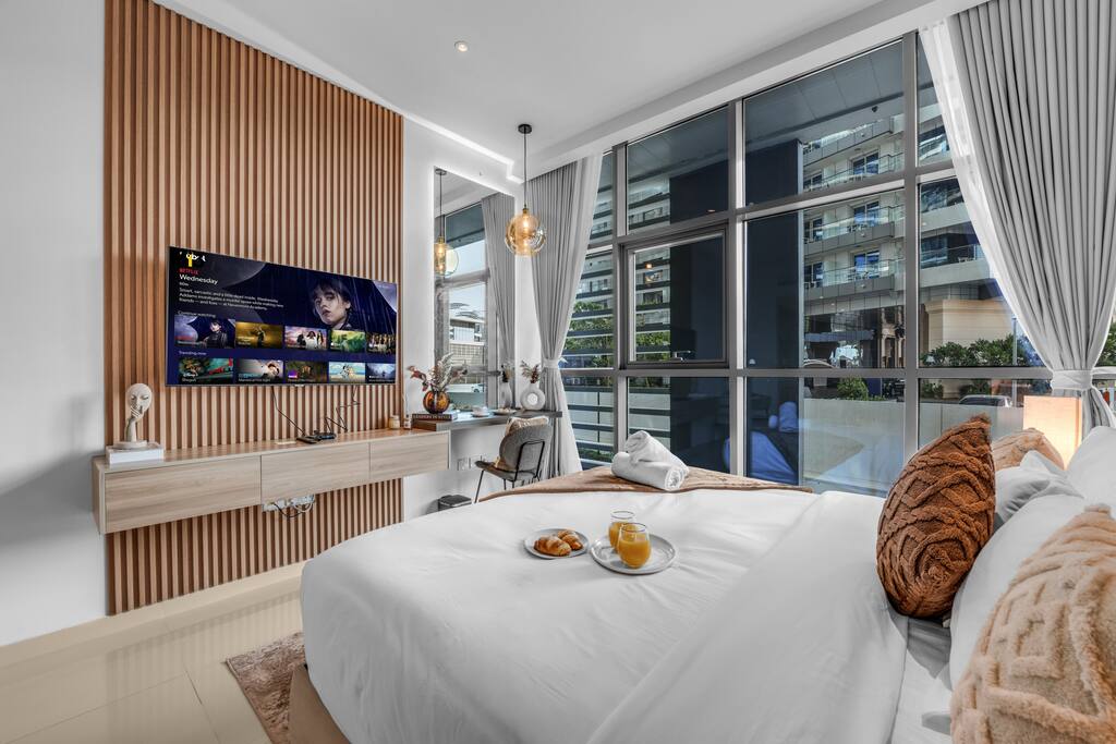 Stunning Studio w/ Skypool & Private Beach Access
