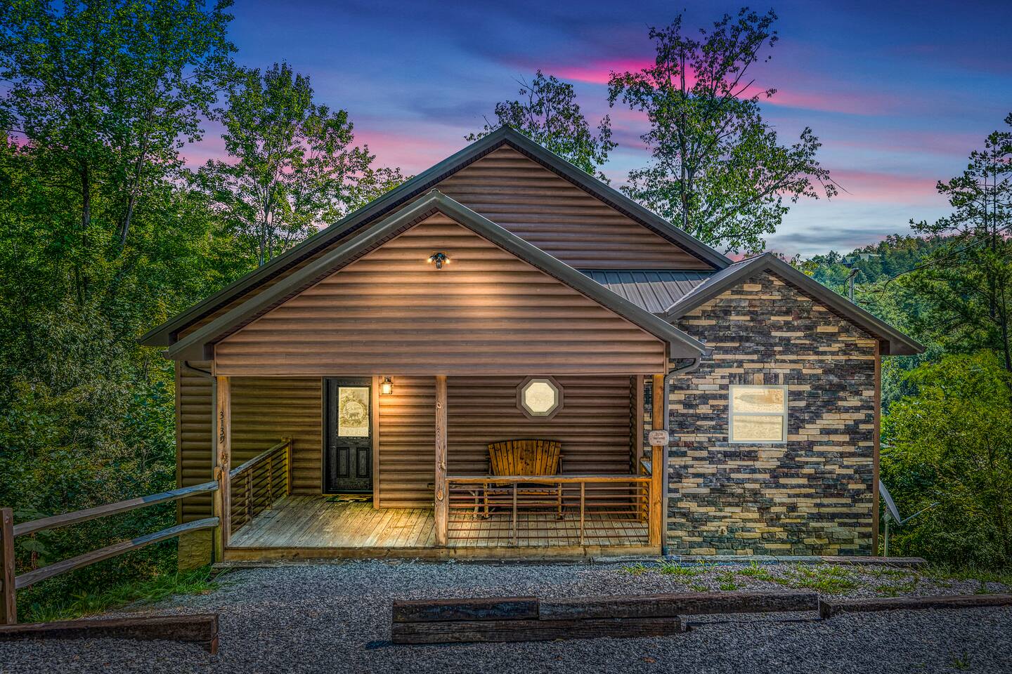 Peaceful Pondside Getaway! Theatre! Fishing Pond!