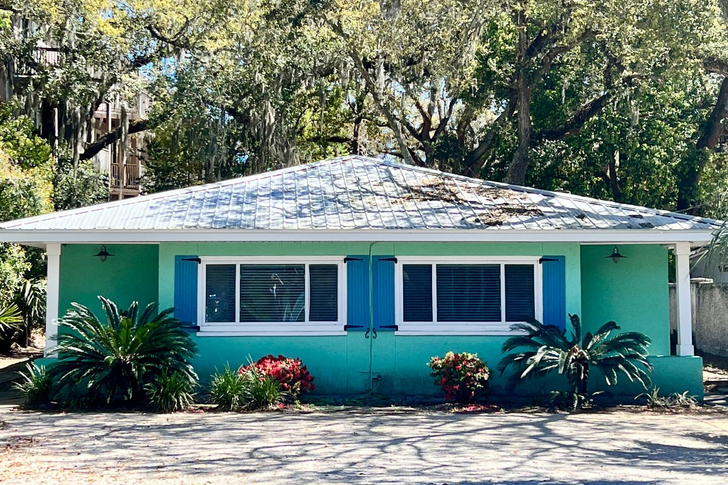 ♥ of SSI Bungalow 2, Quick walk to beach and food☼