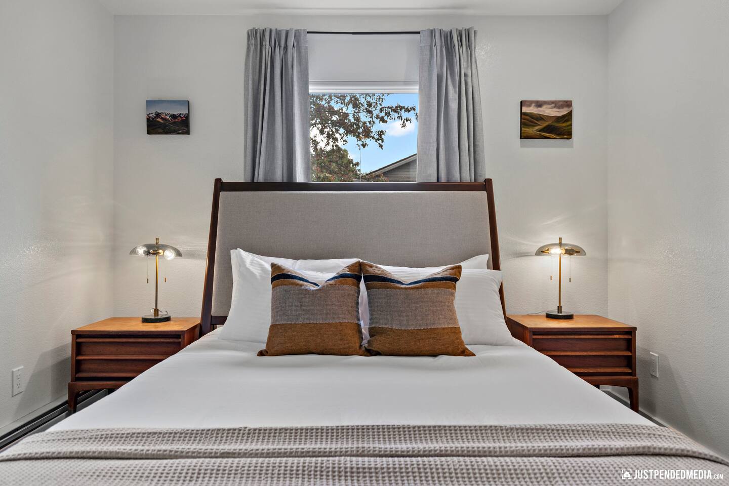 Downtown Cottage: Convenient 3 BR Family Home