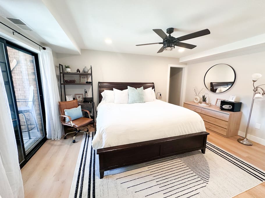 Relaxed Elegance | Ski-In/Out + King Bed + Ctr PC