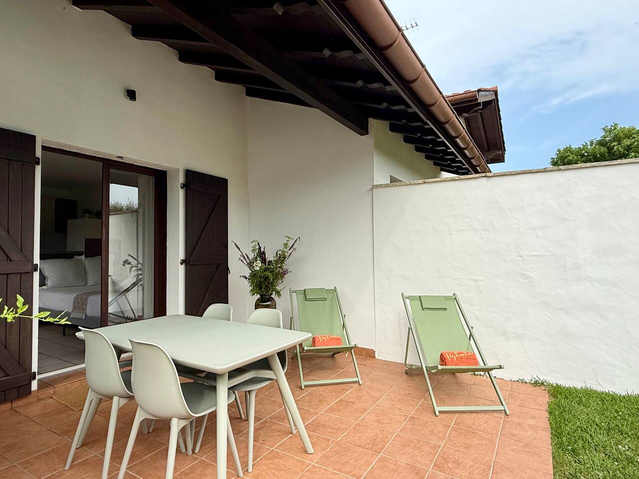 Plages à 250m – Studio calme avec jardin & parking