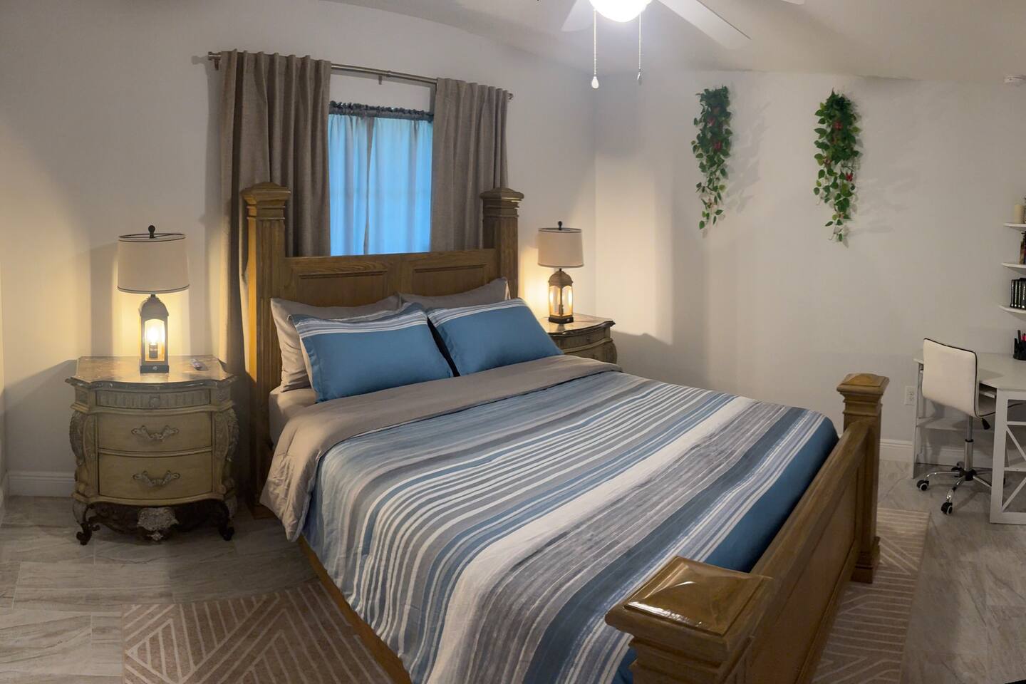 Cozy Guest Suite with Private Entrance