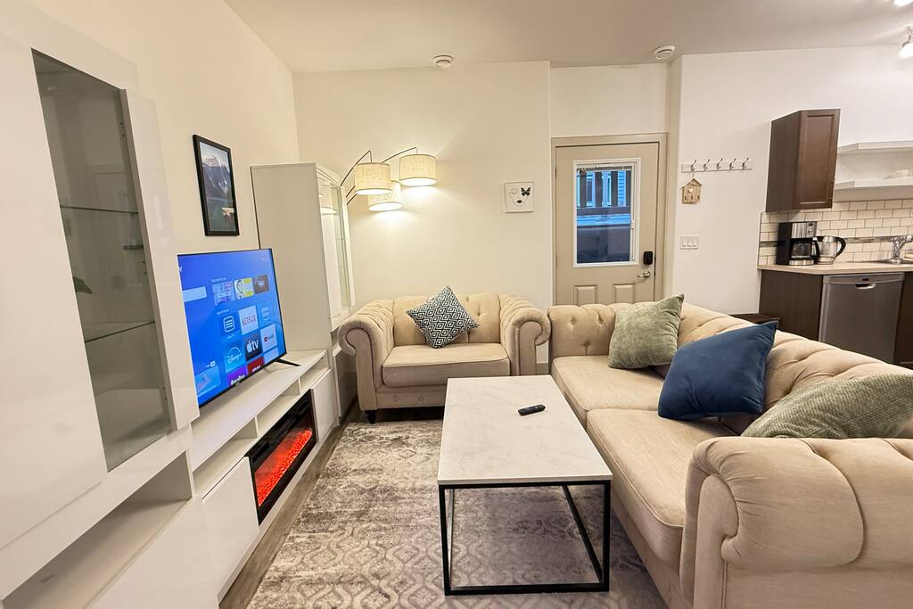 Red Deer Stay- 2BR Private Suite