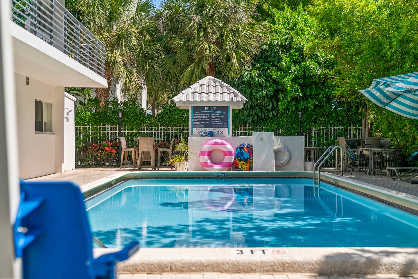 Steps to Beach | King 1BR | Pool & Hot Tub