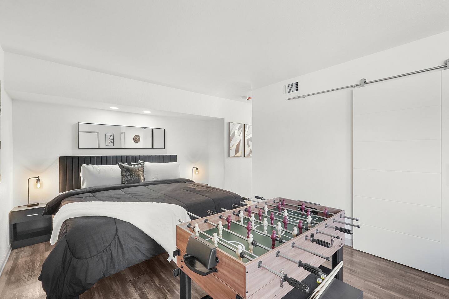 Stylish HTX Studio | King |NRG TMC| Pool & Hot Tub