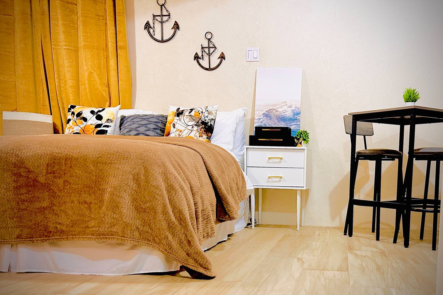 Chic Solar Studio • Spotless + Fully Equipped