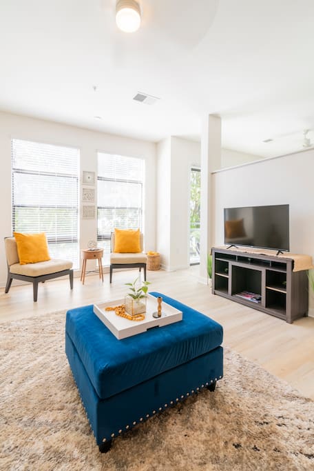 Stylish 2-Bedroom Apt in Charlotte & Free Parking