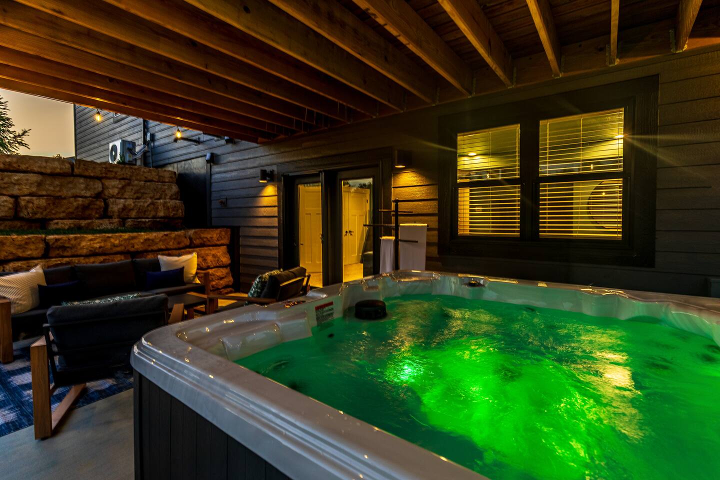 Brand New Home! Hot Tub Massage Chair Game Room!