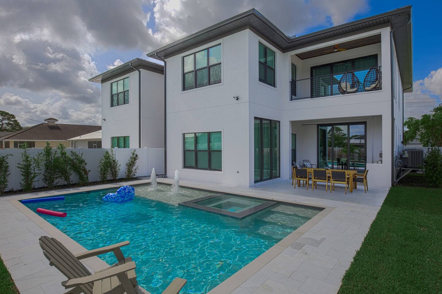 Lux Heated Pool-Jacuzzi Villa | Sleeps 14 | Beach