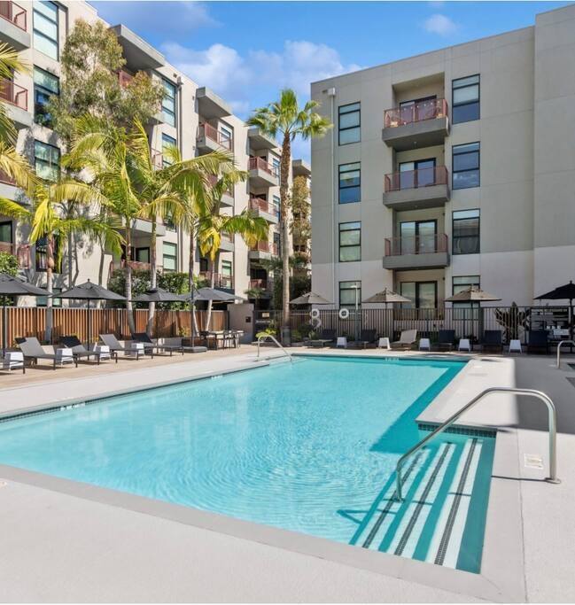 |Emerald Ridge| Hollywood Haven Pool, Jacuzzi, Gym