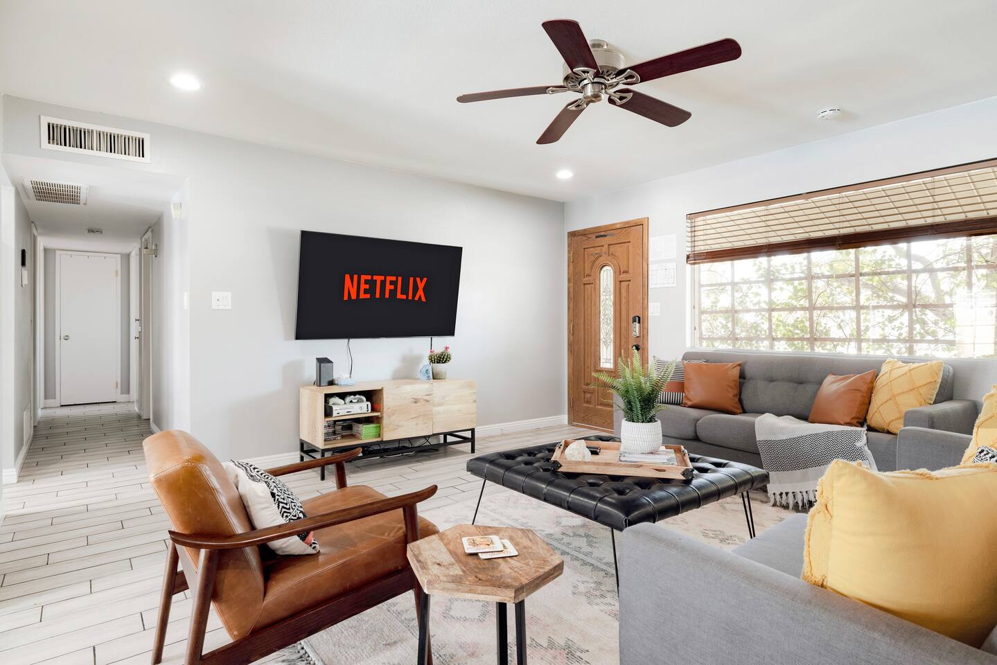 Dog Friendly! Pool, ping-pong, shuffleboard!