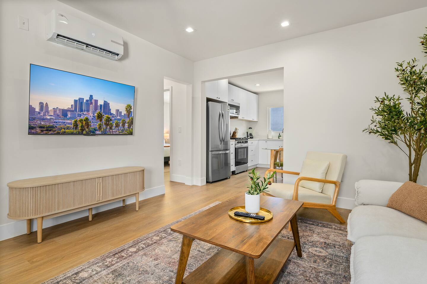 Stylish 1BR/1BA in Westwood - W/D in Bldg+ Parking