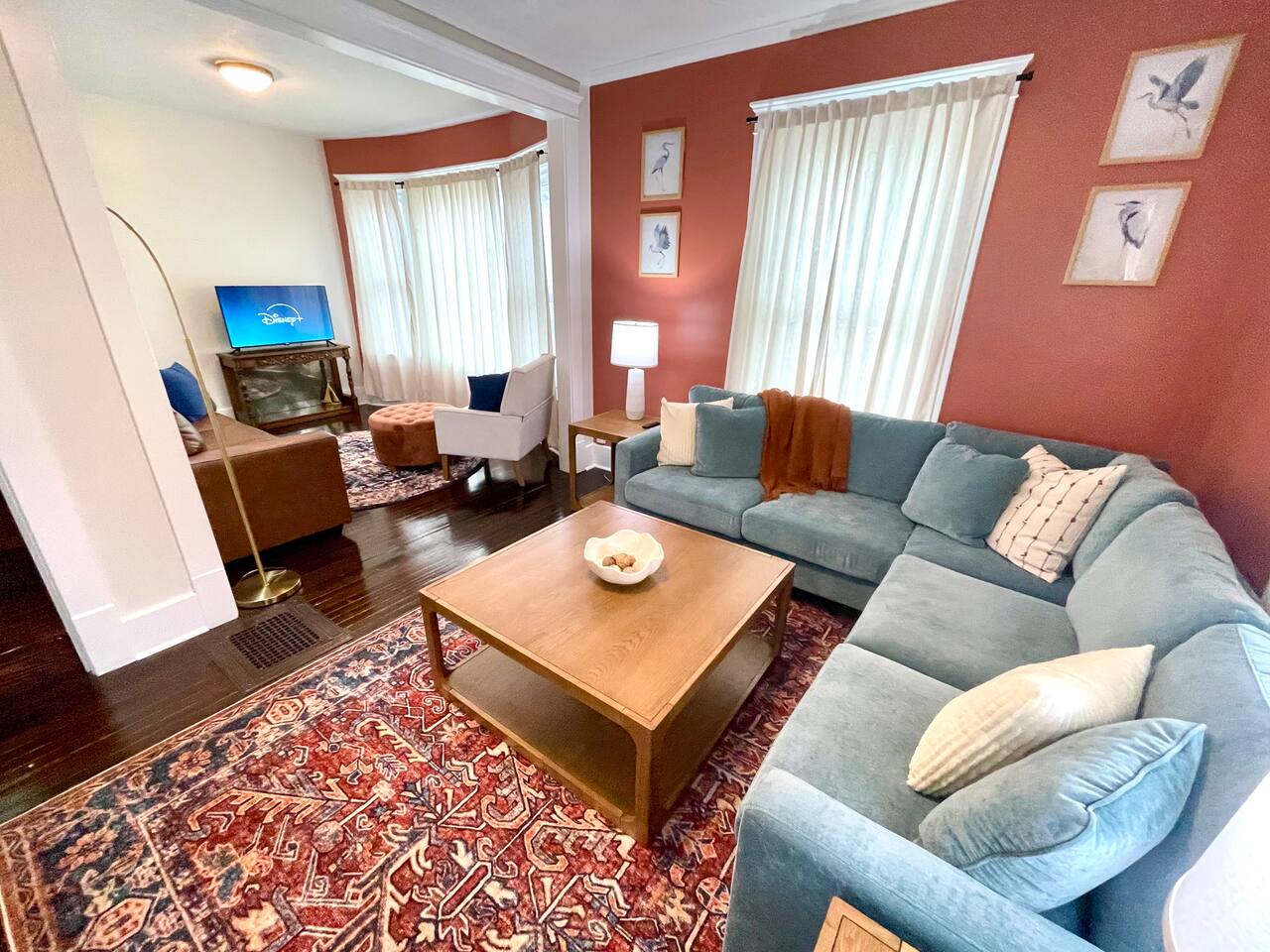 Stylish & Cozy Century Home- Steps to downtown!