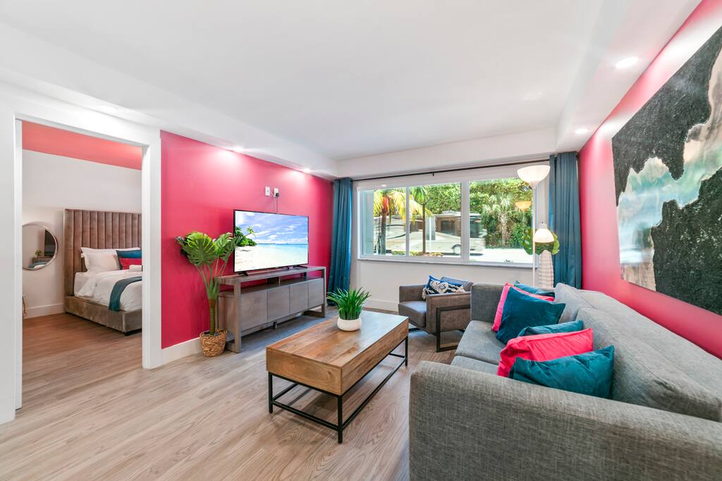 Rosé Beachside King Suite |Pool, Hot Tub & Parking