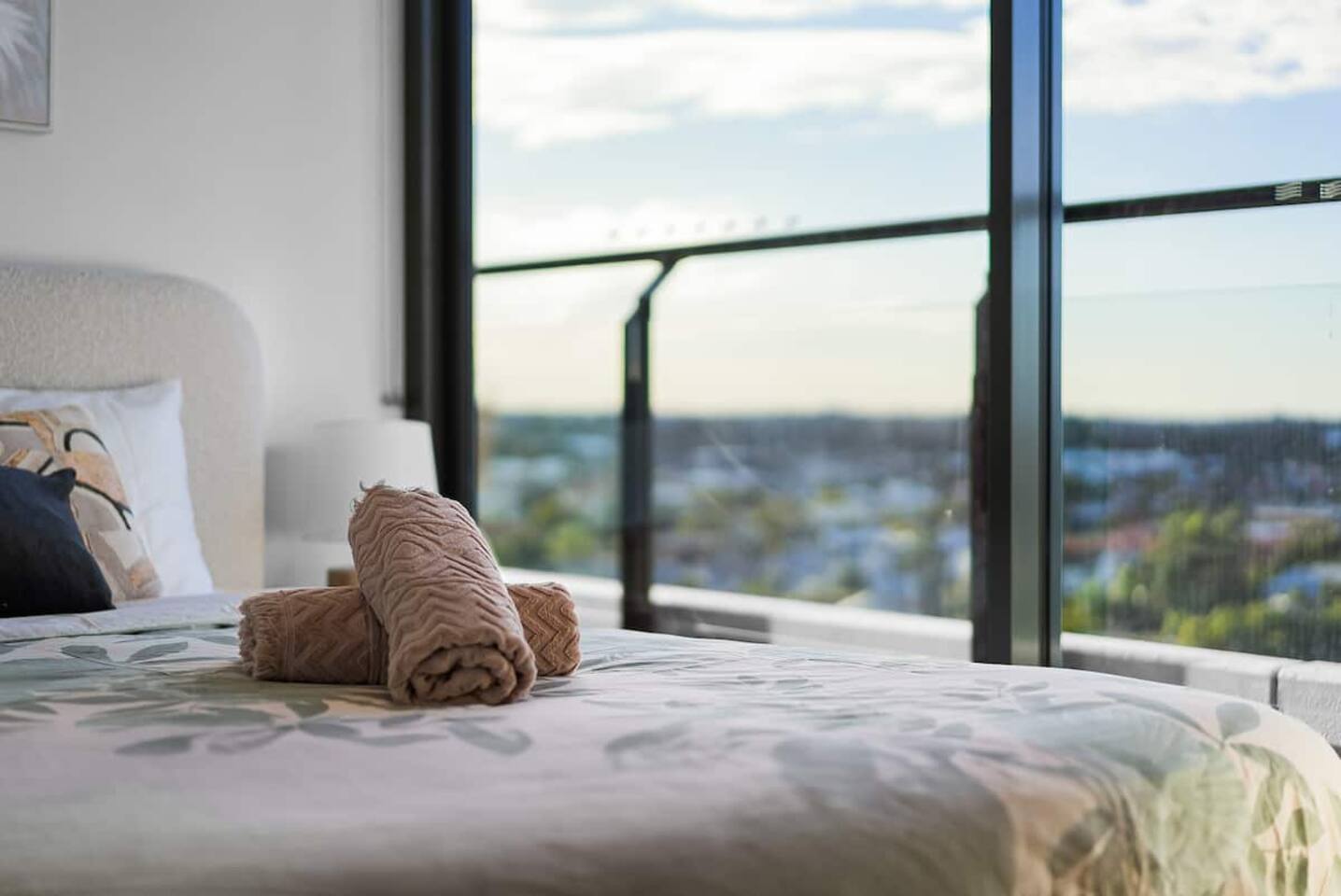 Scenic Nest - Hamilton Hideaway with Lush Views - Apartment