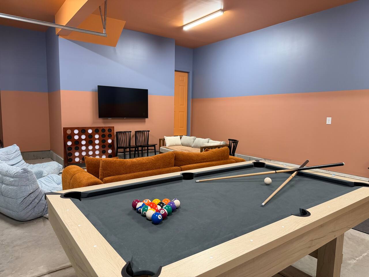 Artsy Vibe | Garage Gym & Game Room~Holiday Home!