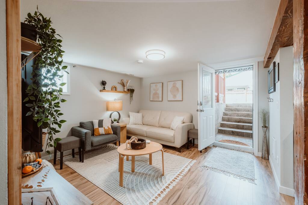 Southtown Stylin: Modern, Chic, Central Location!