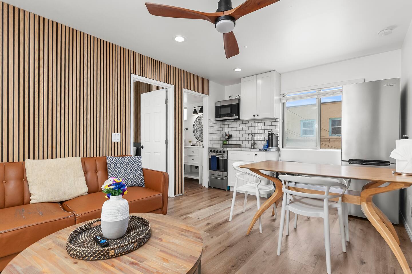 Cozy Beach Escape – Walk to Surf