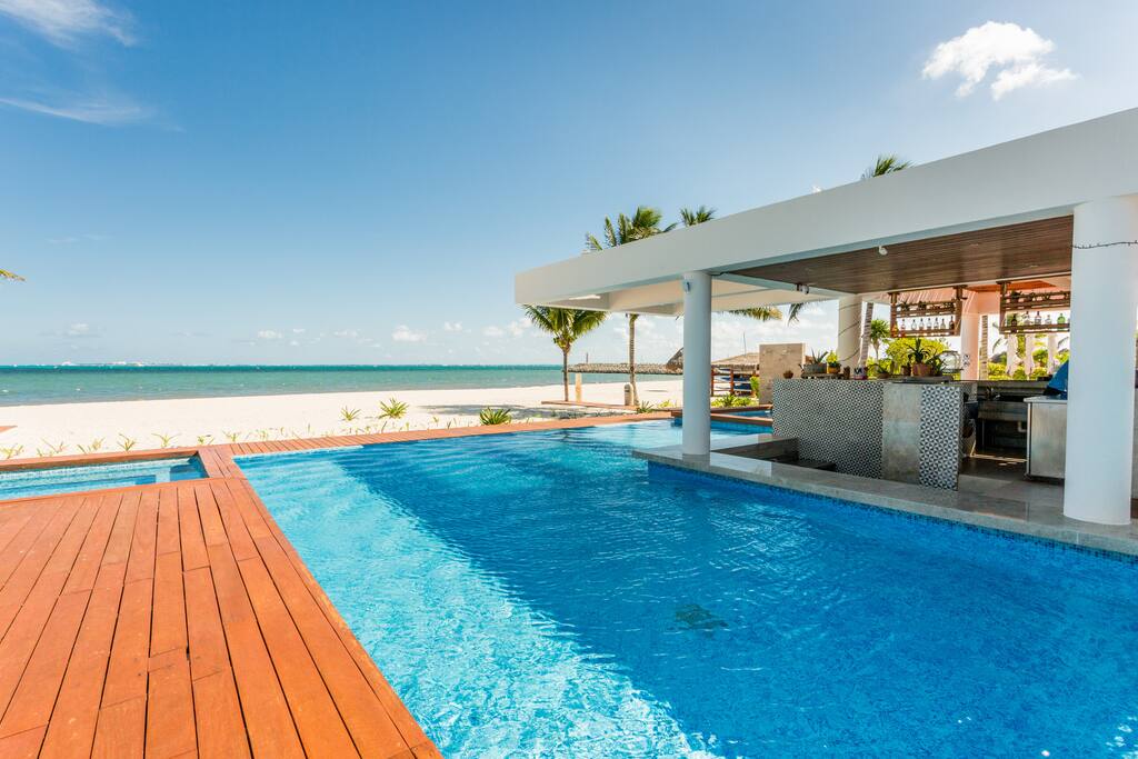 Depa de lujo con club de playa privado y alberca