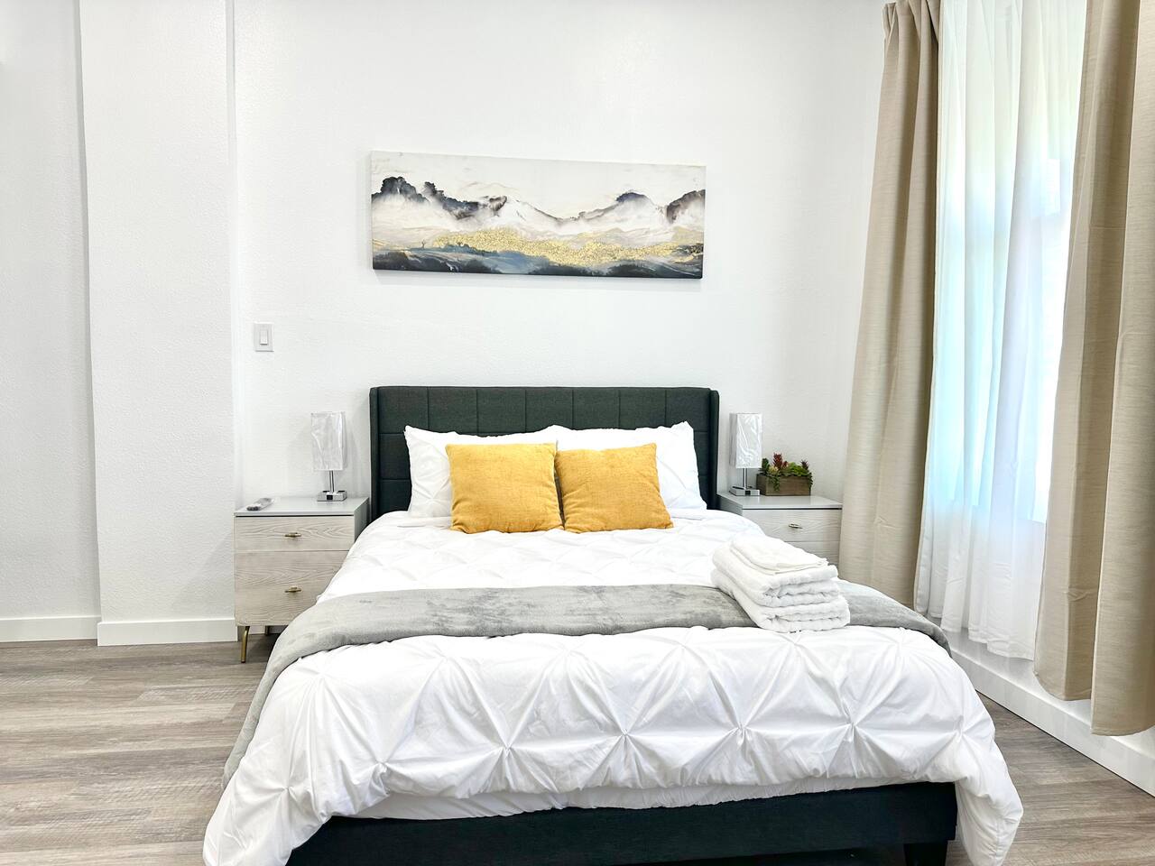 Ontario Elegant Studio Unit02