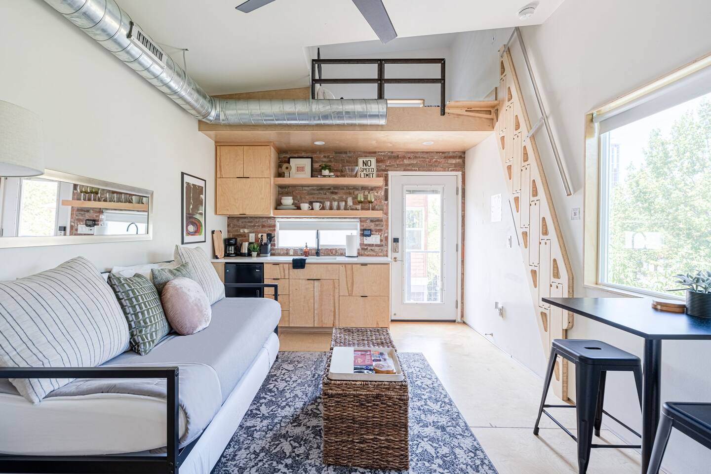 Trendy East Austin Location, Downtown Staycation