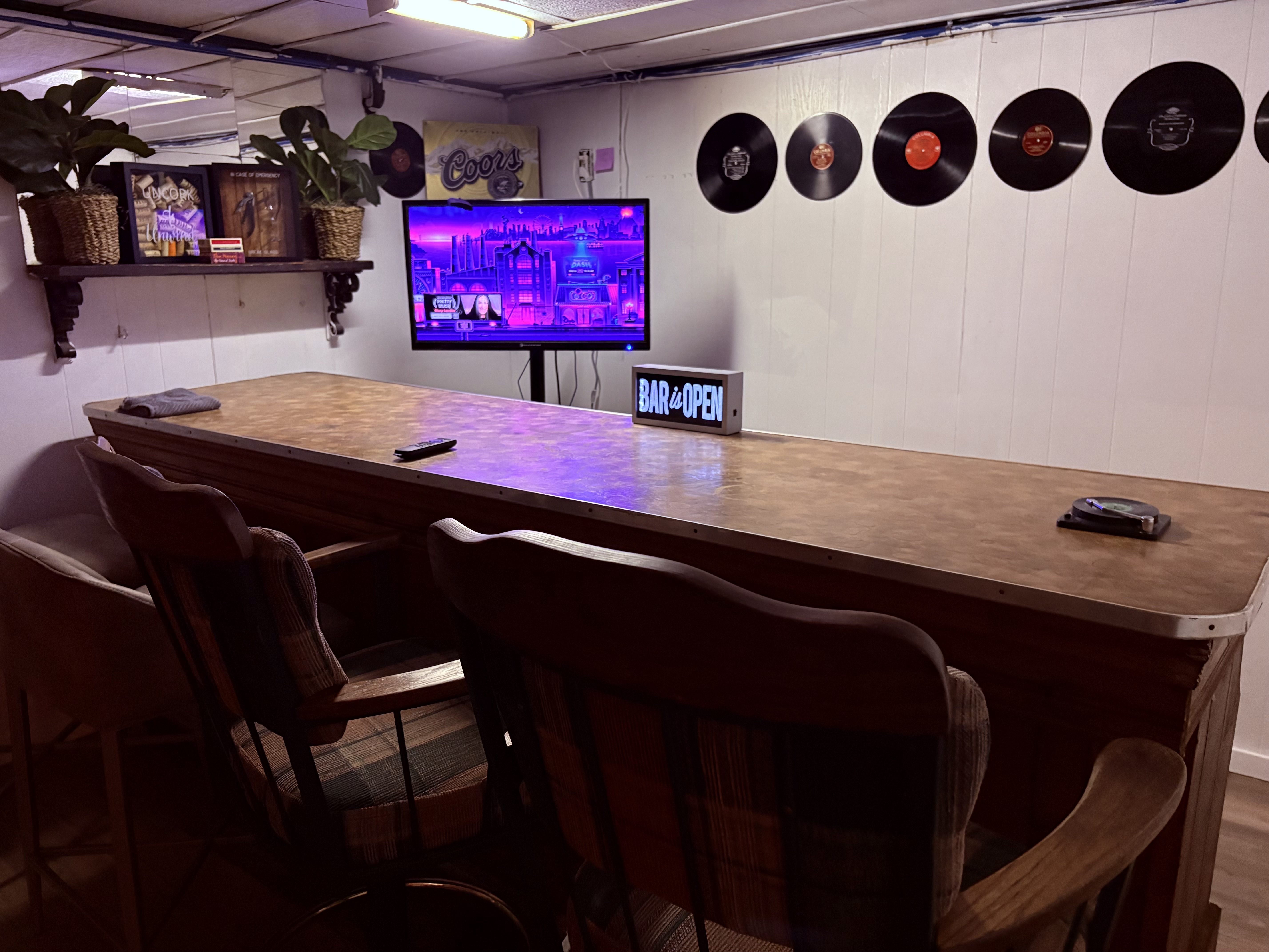 5BD House• City Life • Sublevel Pub • Patio • BBQ