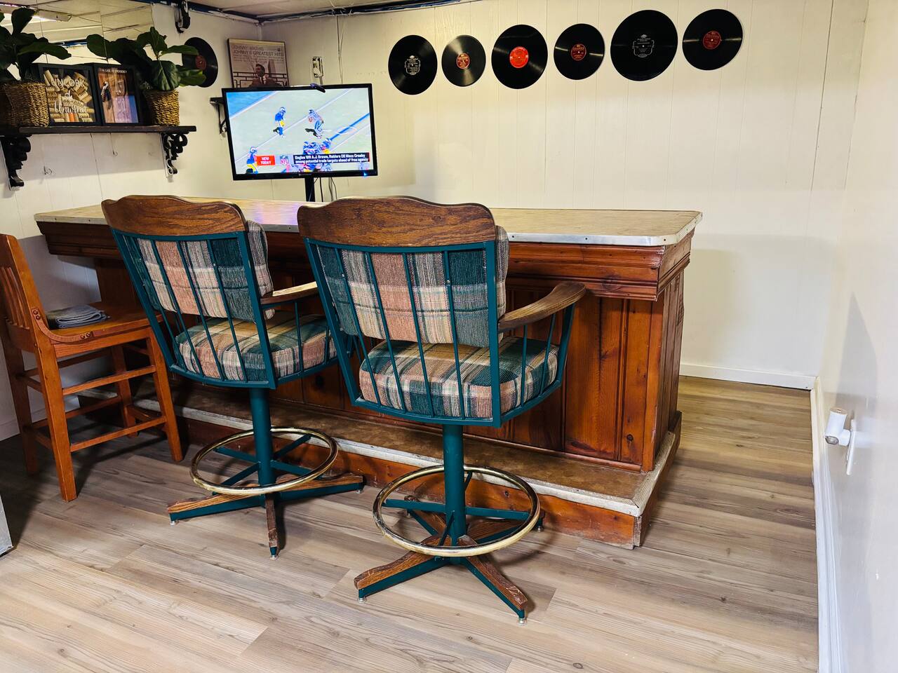 5BD House• City Life • Sublevel Pub • Patio • BBQ