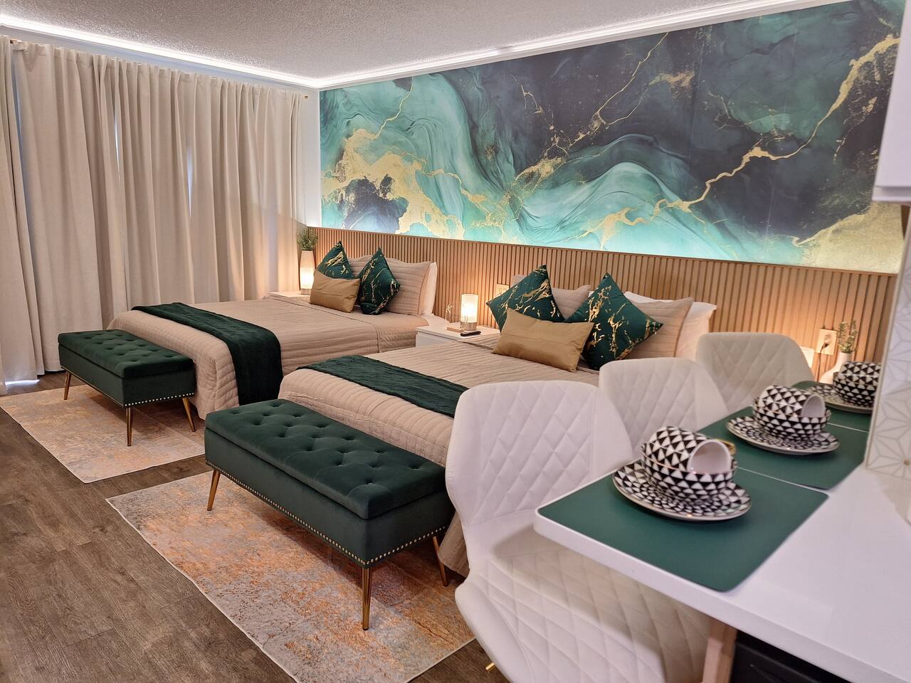 Emerald Lakeview around 6 min to EPIC Free Parking