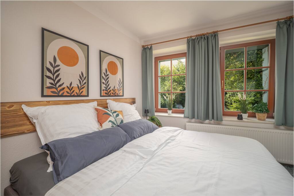 Silber Nest Apartment 5 (mit  Küche, Sofa und 180x200 cm Bett)