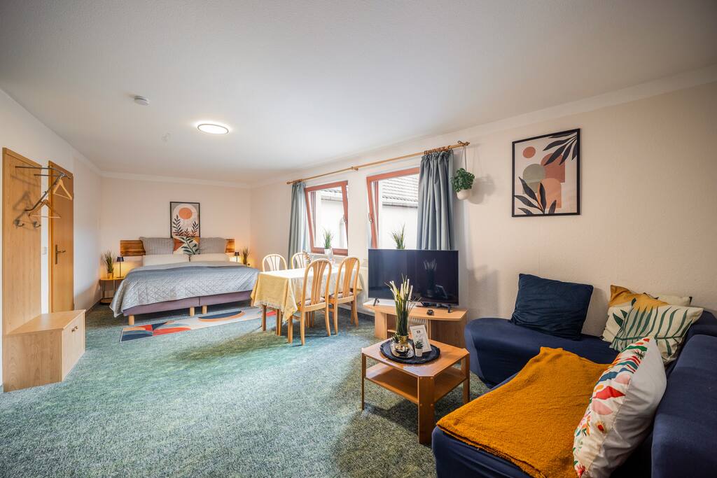 Silber Nest Apartment 6 (mit Küche, Sofa und 180x200 cm Bett)