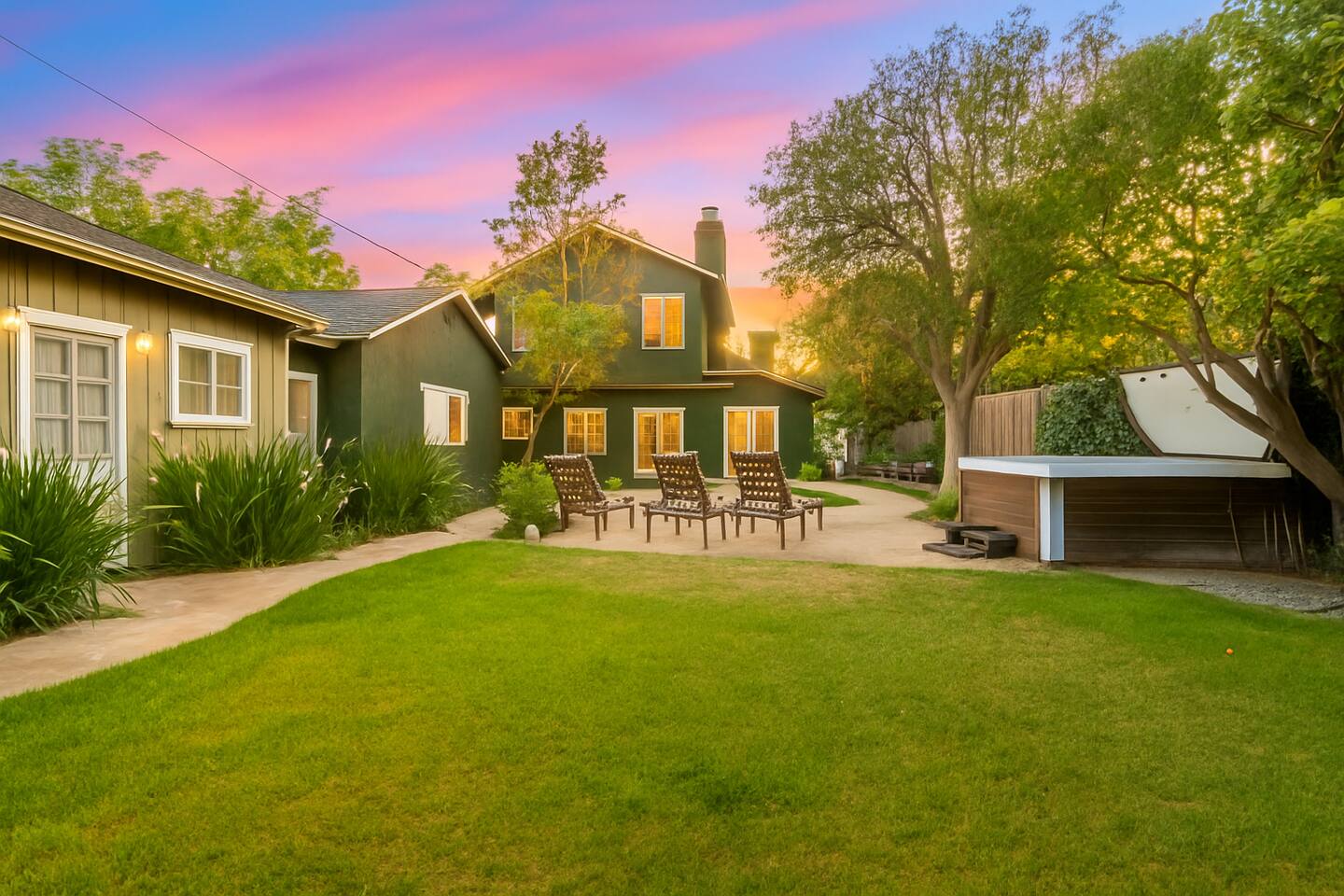 187 - Chic & Spacious Retreat/Pool/Hot Tub/Yard