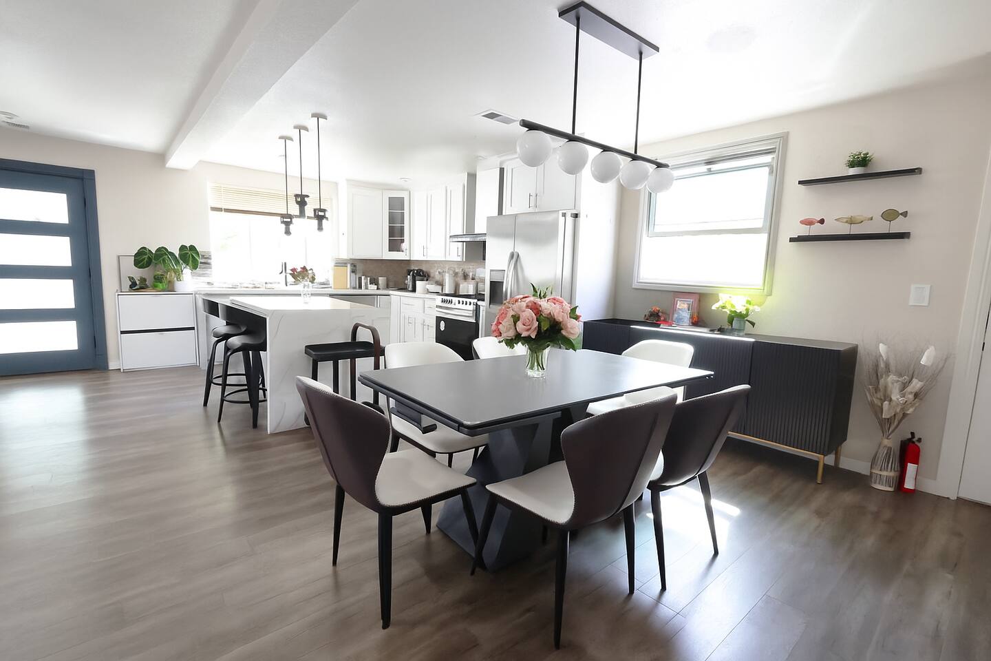 ModernHome w/AC+Laundry+Yard+BigTVs