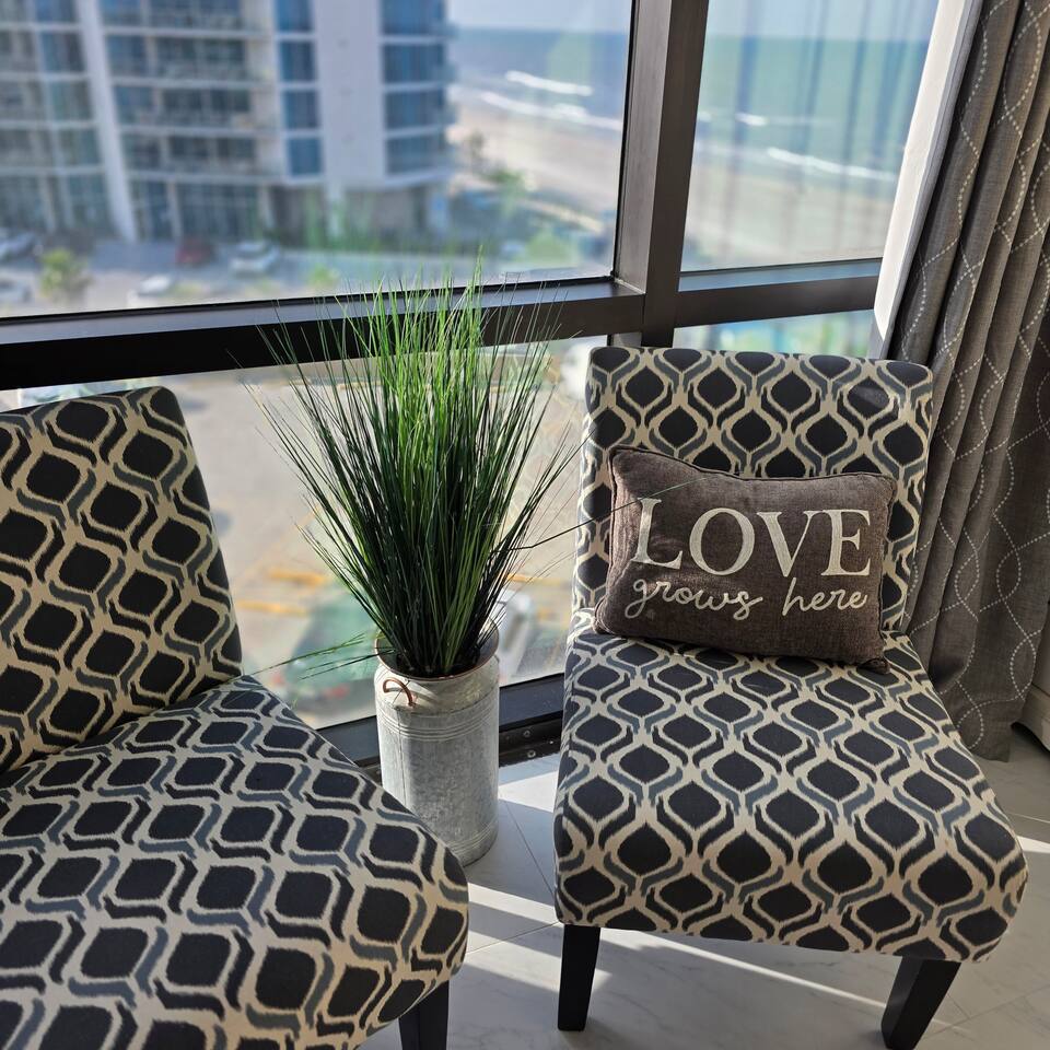 Romantic Oceanview Studio w/pool & tiki bar