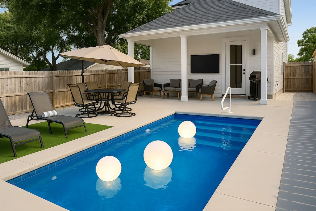 Luxury Heated Pool Home 8Beds 2.5BA 15min To Beach